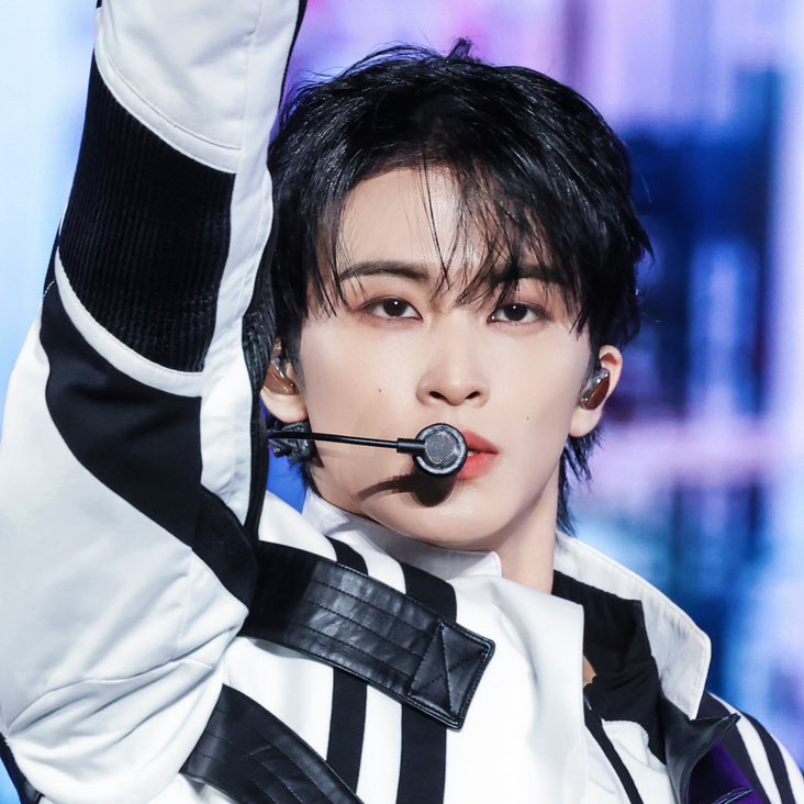 A moment captured by Mark (NCT 127, NCT DREAM)'s fan