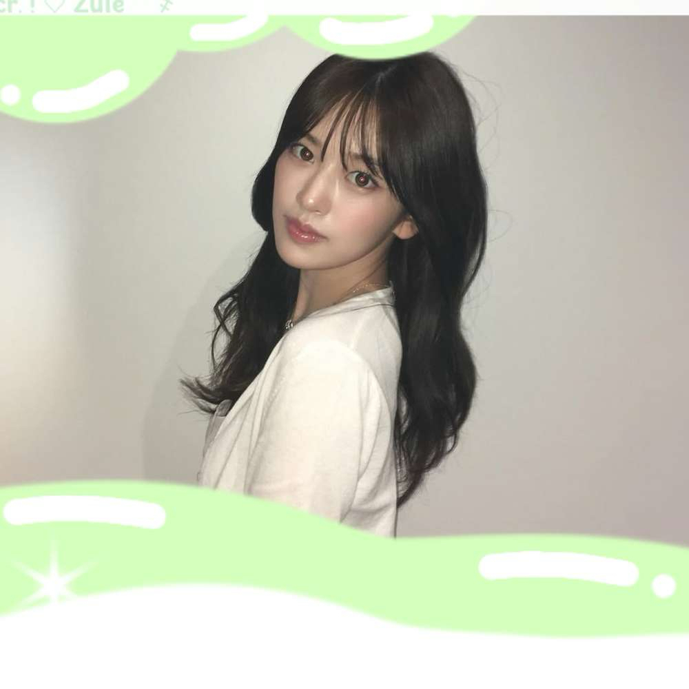 A moment captured by An Yujin (IVE)'s fan