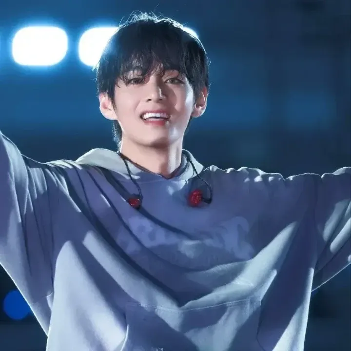 A moment captured by V (BTS)'s fan