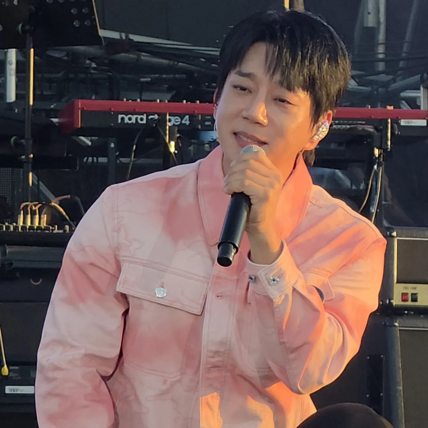 A moment captured by Hwang Chiyeol's fan