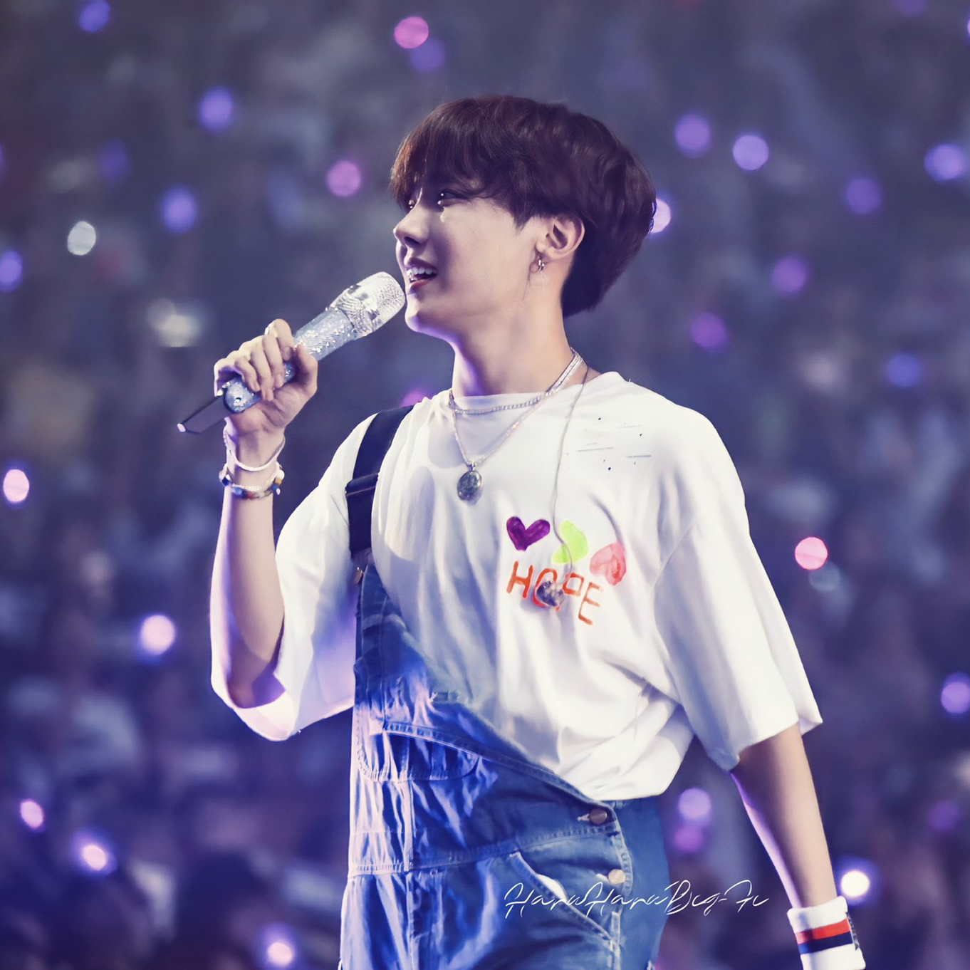 Momen yang diabadikan oleh penggemar j-hope (BTS)