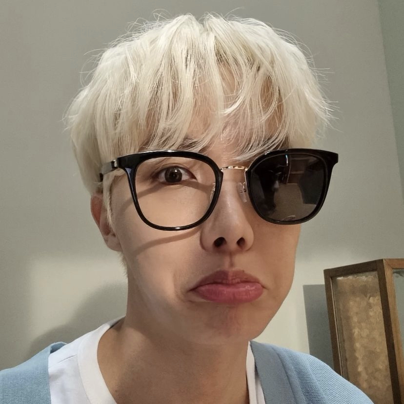 Foto terbaru j-hope (BTS)