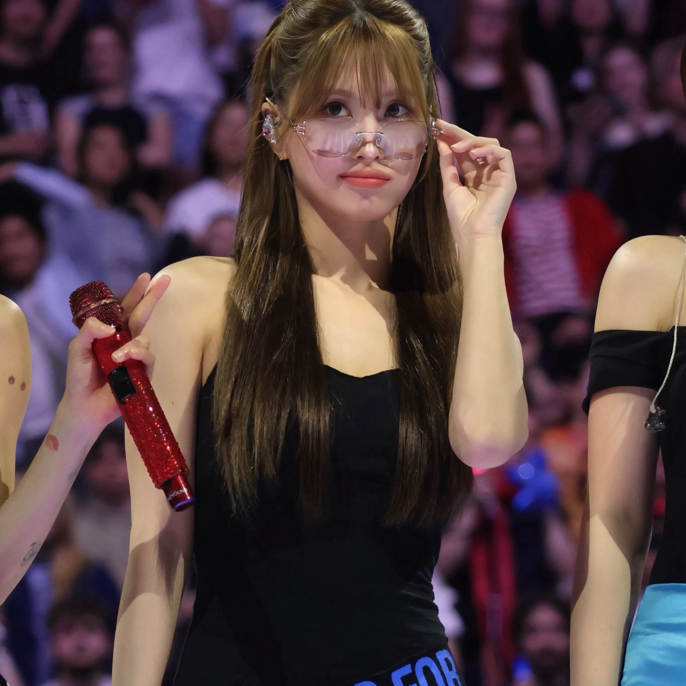 Behind-the-scenes cut of Momo (TWICE)