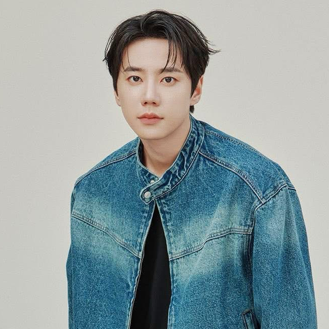 Recent activity shot of Lee Junyoung