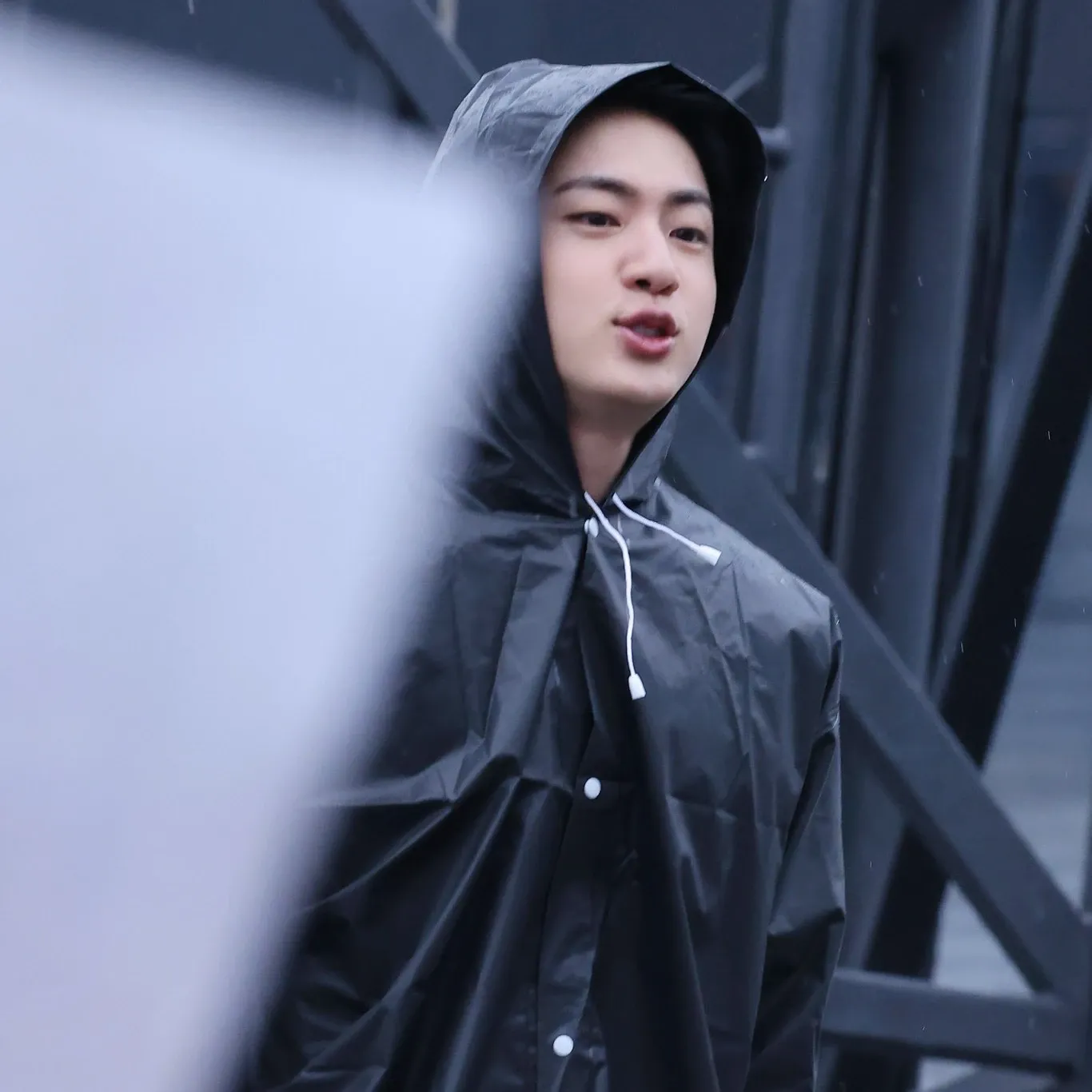 진 (방탄소년단)의 비하인드 컷