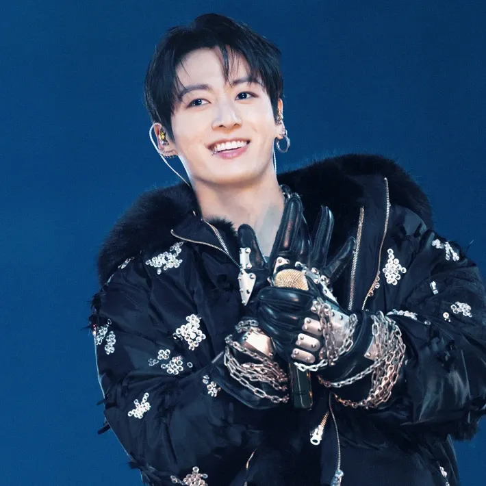 Foto aktivitas terbaru Jungkook (BTS)