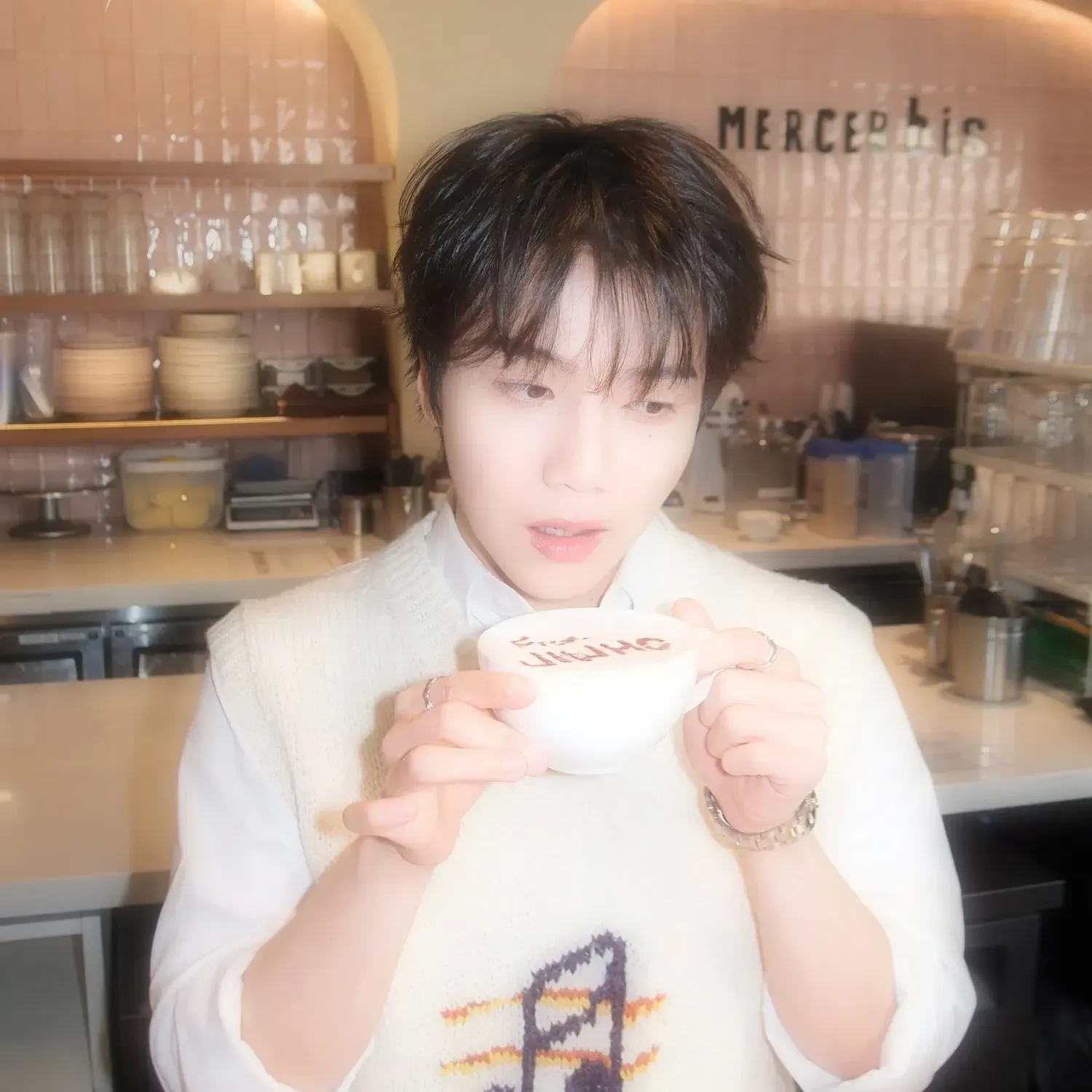 A moment captured by Jinho (PENTAGON)'s fan