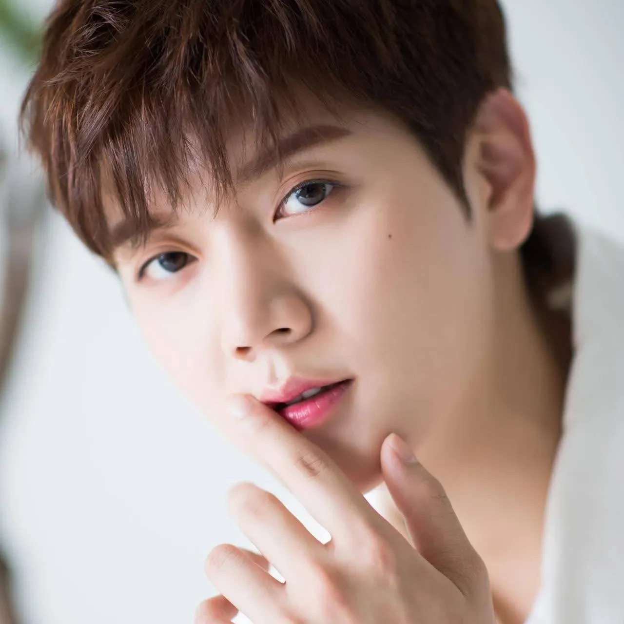 Behind-the-scenes cut of REN