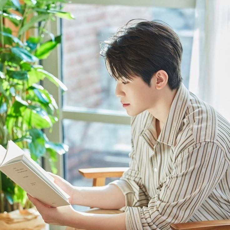 A moment captured by Woozi (SEVENTEEN)'s fan