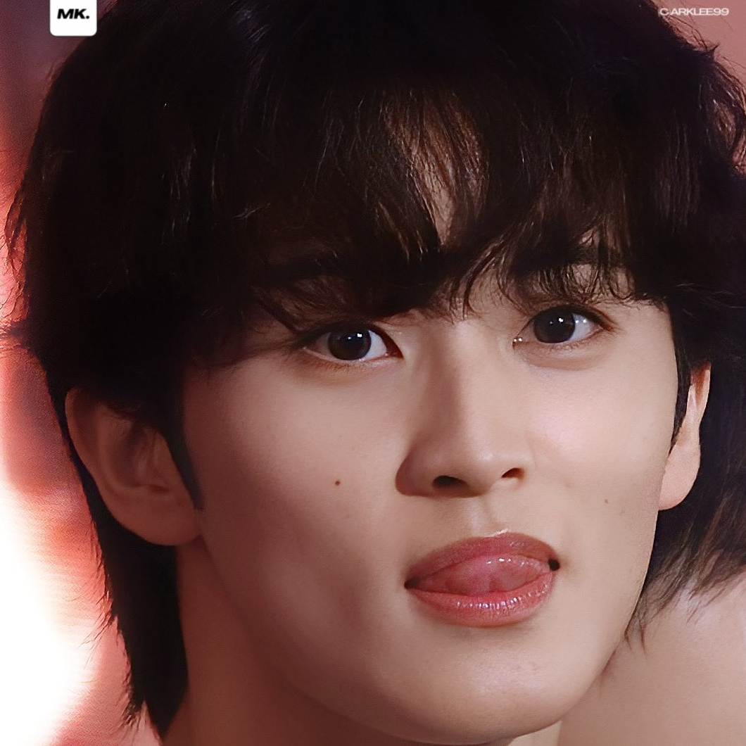 A moment captured by Mark (NCT 127, NCT DREAM)'s fan