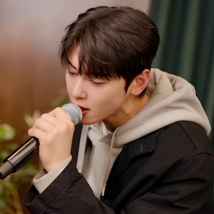 Recent activity shot of Eunwoo (ASTRO)