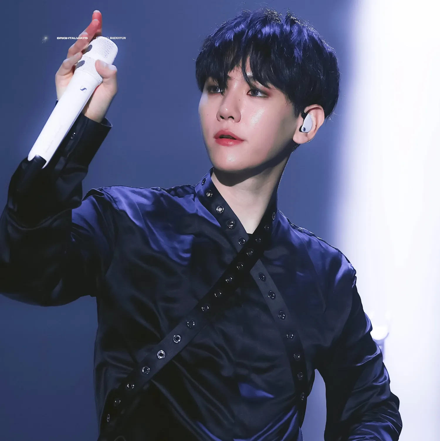 백현 (EXO)의 비하인드 컷