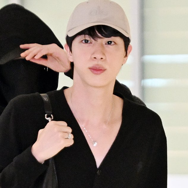 Momen yang diabadikan oleh penggemar Jin (BTS)