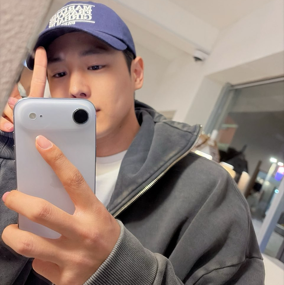 A moment captured by Choi Byungchan's fan