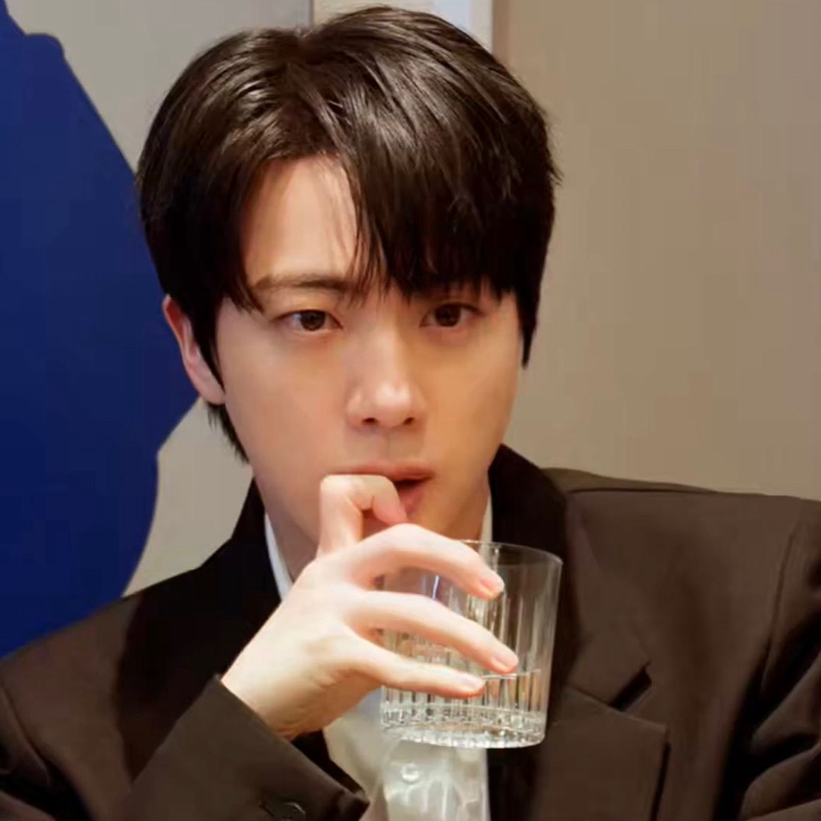 Foto terbaru Jin (BTS)