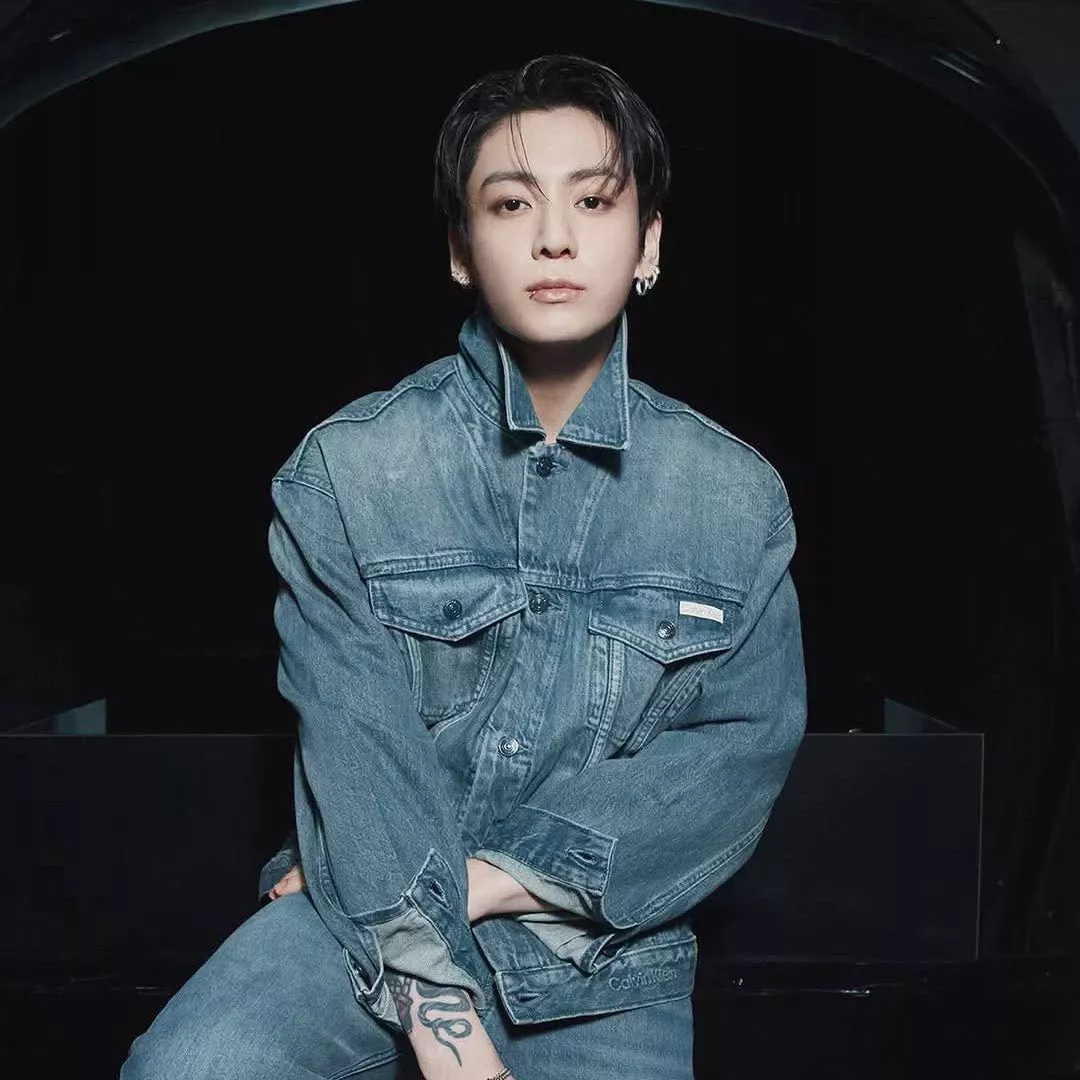 Foto aktivitas terbaru Jungkook (BTS)