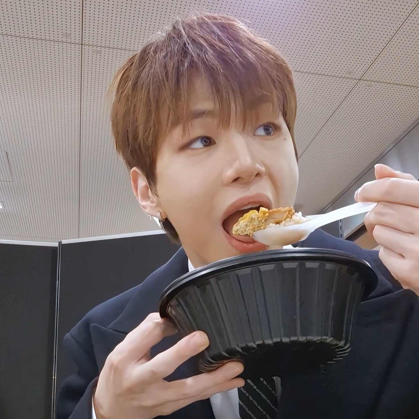 강다니엘의 비하인드 컷