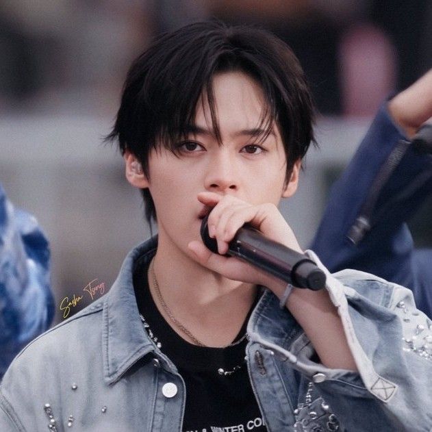 Recent activity shot of Lee Know (Stray Kids)