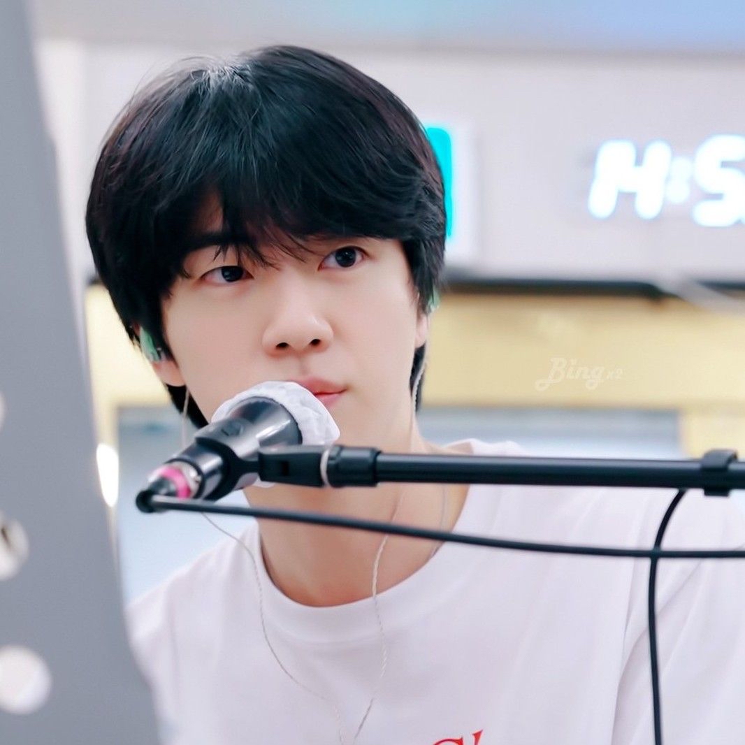 진 (방탄소년단) 최근 활동샷