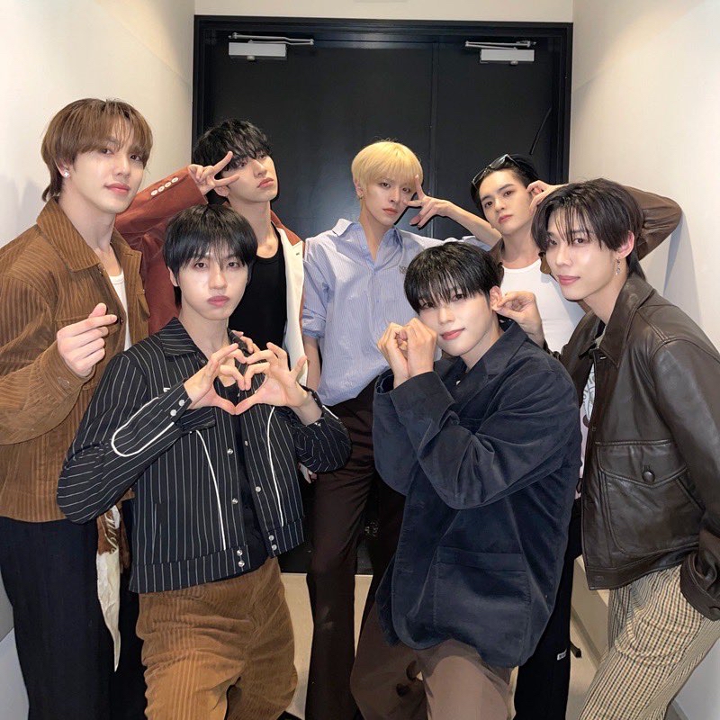 Behind-the-scenes cut of n.SSign