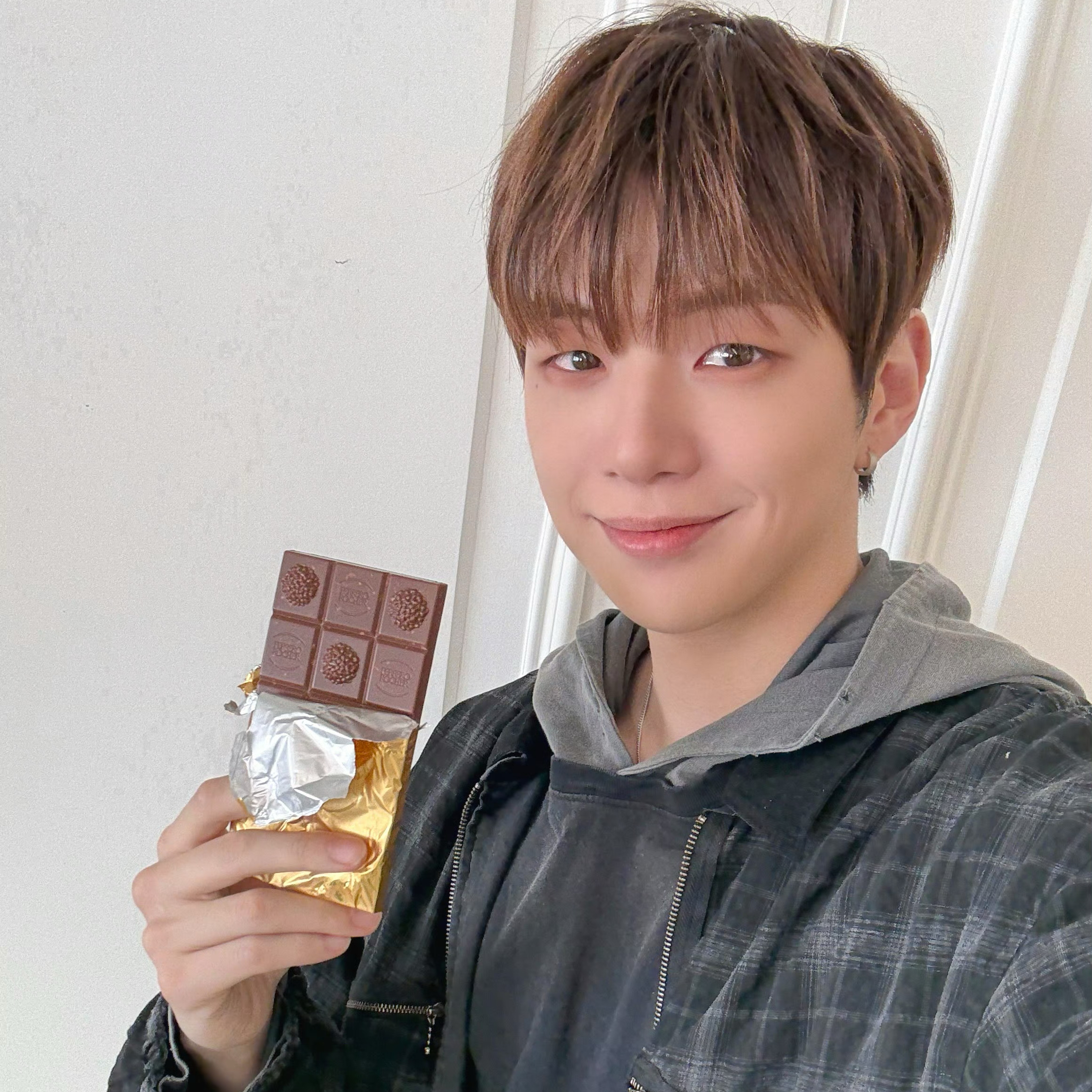 강다니엘의 비하인드 컷