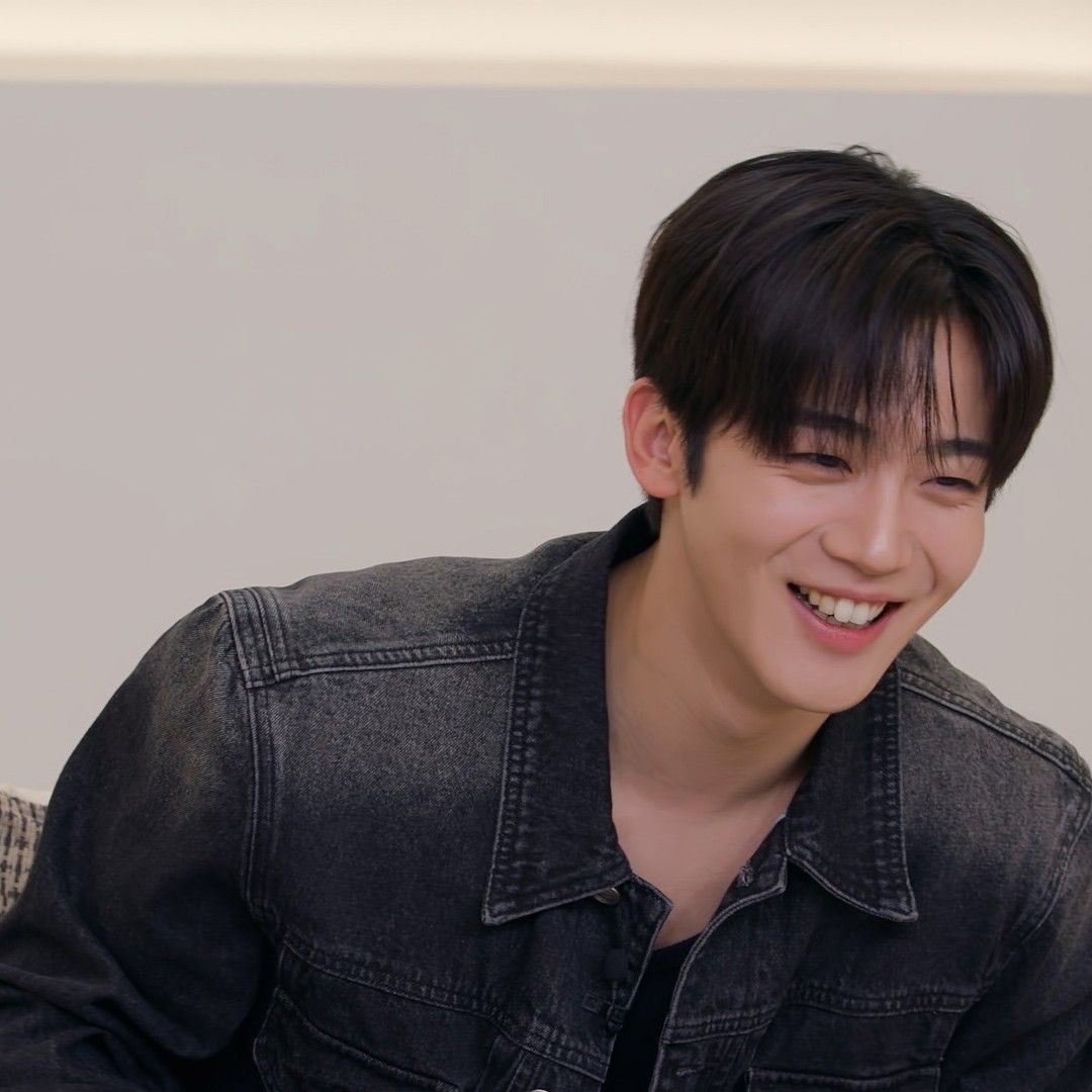 A moment captured by Kim Yohan (WEi)'s fan