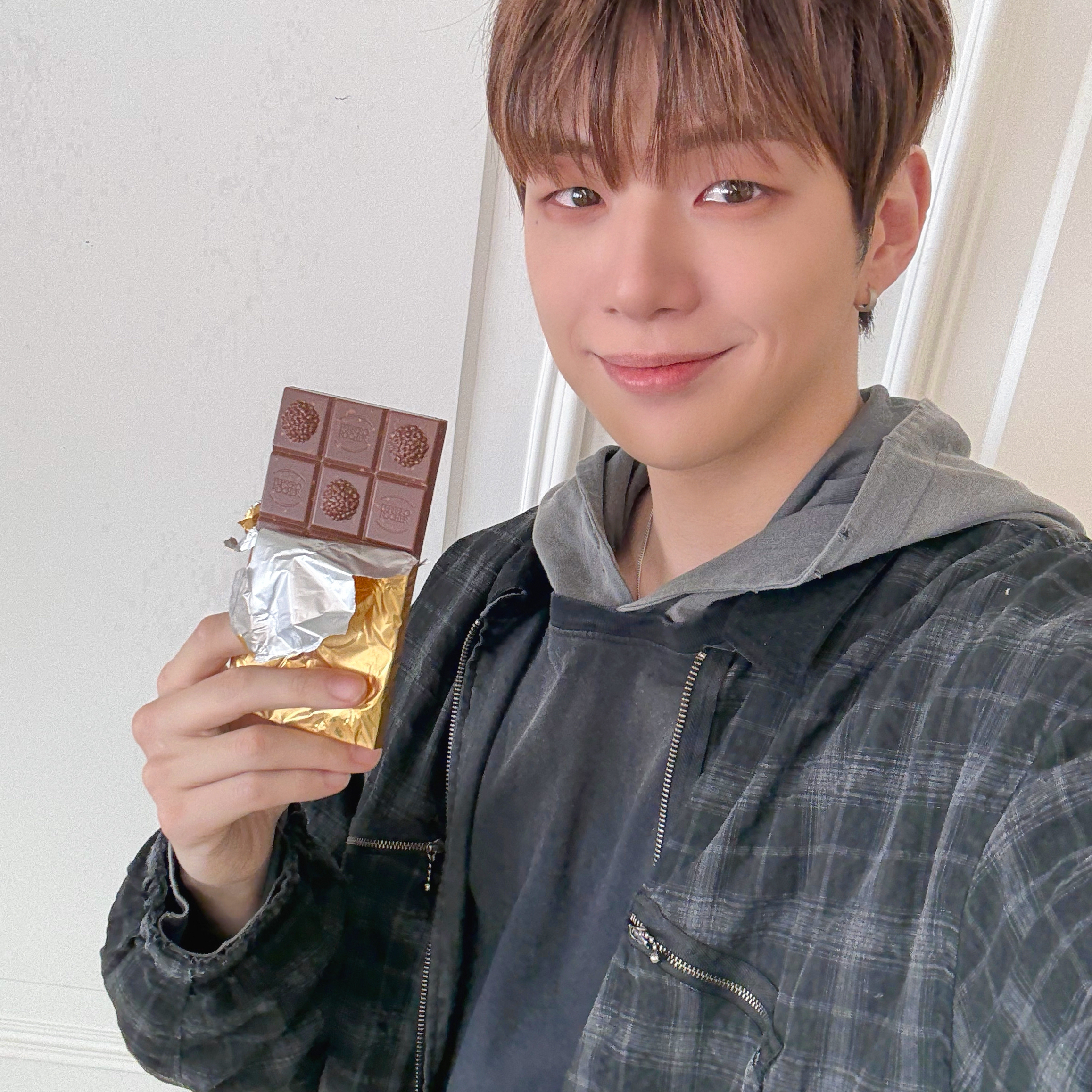 Behind-the-scenes cut of Kang Daniel