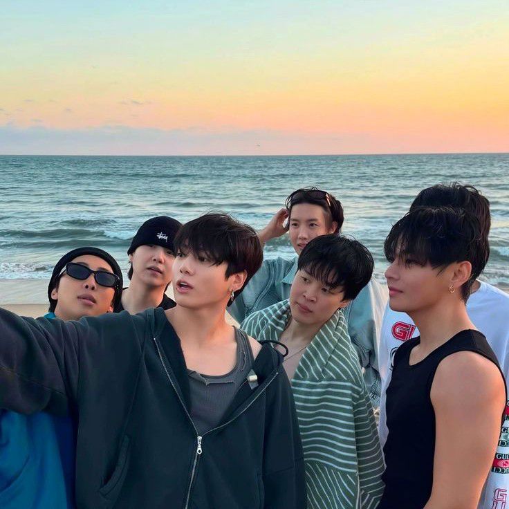 Foto aktivitas terbaru BTS