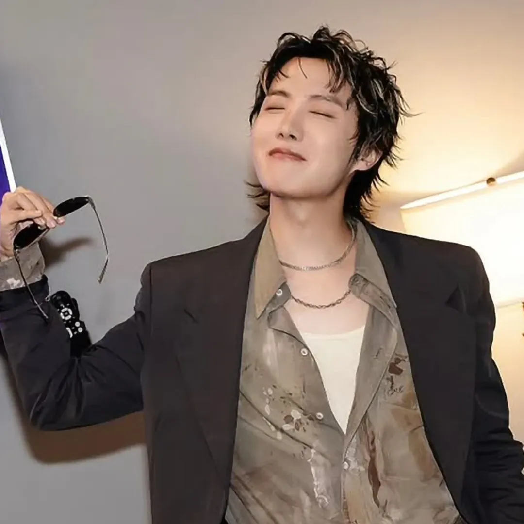 제이홉 (방탄소년단)의 최신 사진