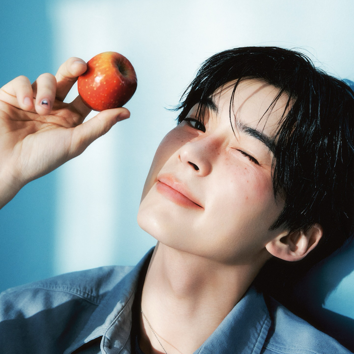 Recent activity shot of Sung Hanbin (ZEROBASEONE)