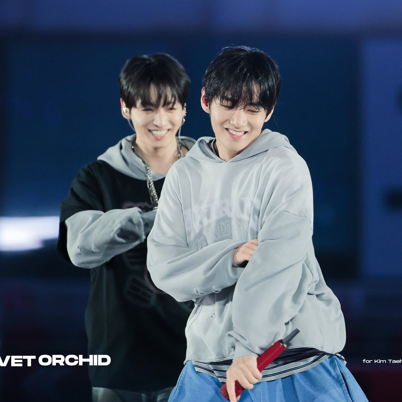 Behind-the-scenes cut of V (BTS)