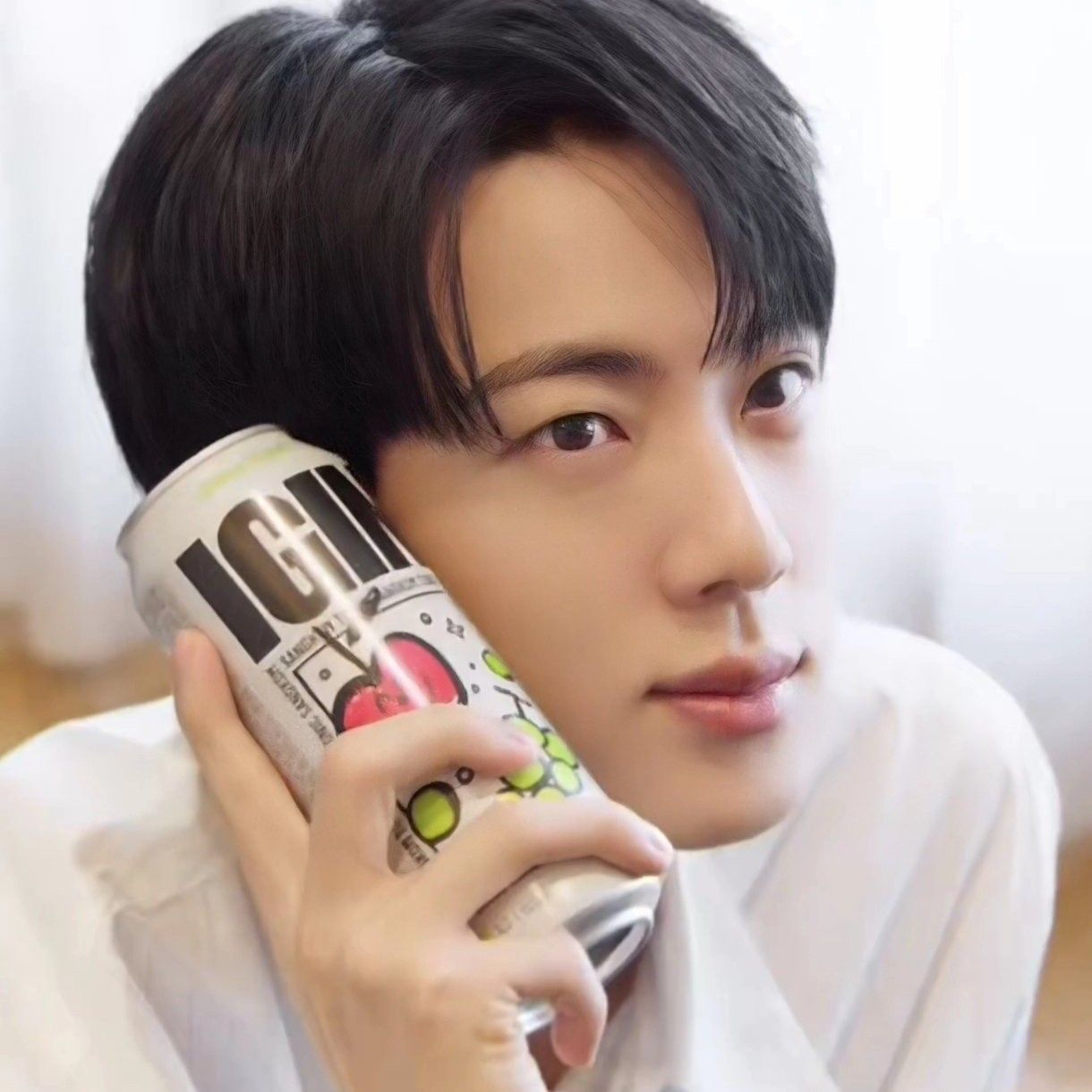 진 (방탄소년단)의 최신 사진