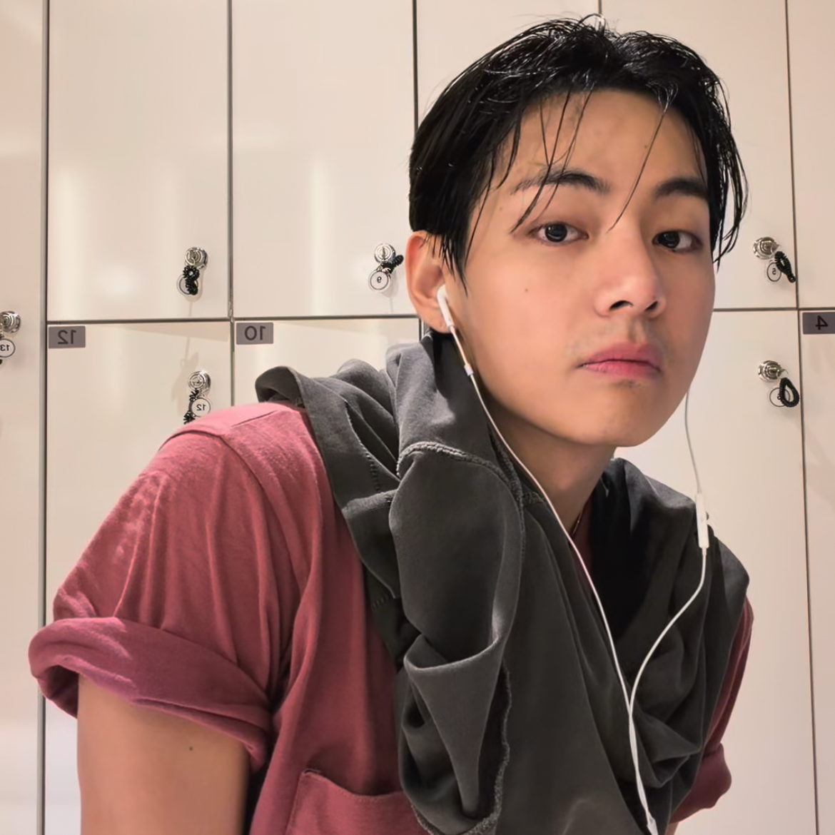 뷔 (방탄소년단)의 최신 사진