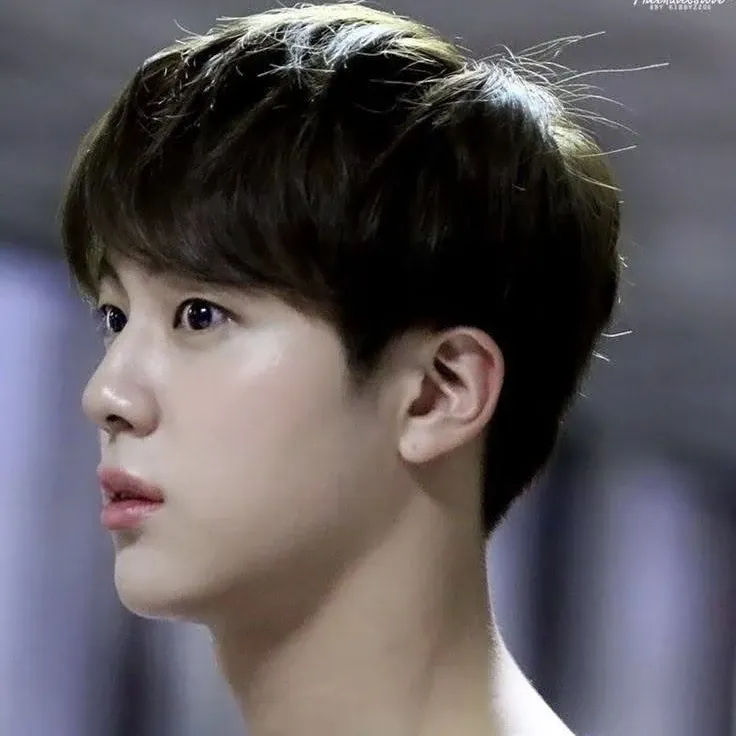 Foto aktivitas terbaru Jin (BTS)