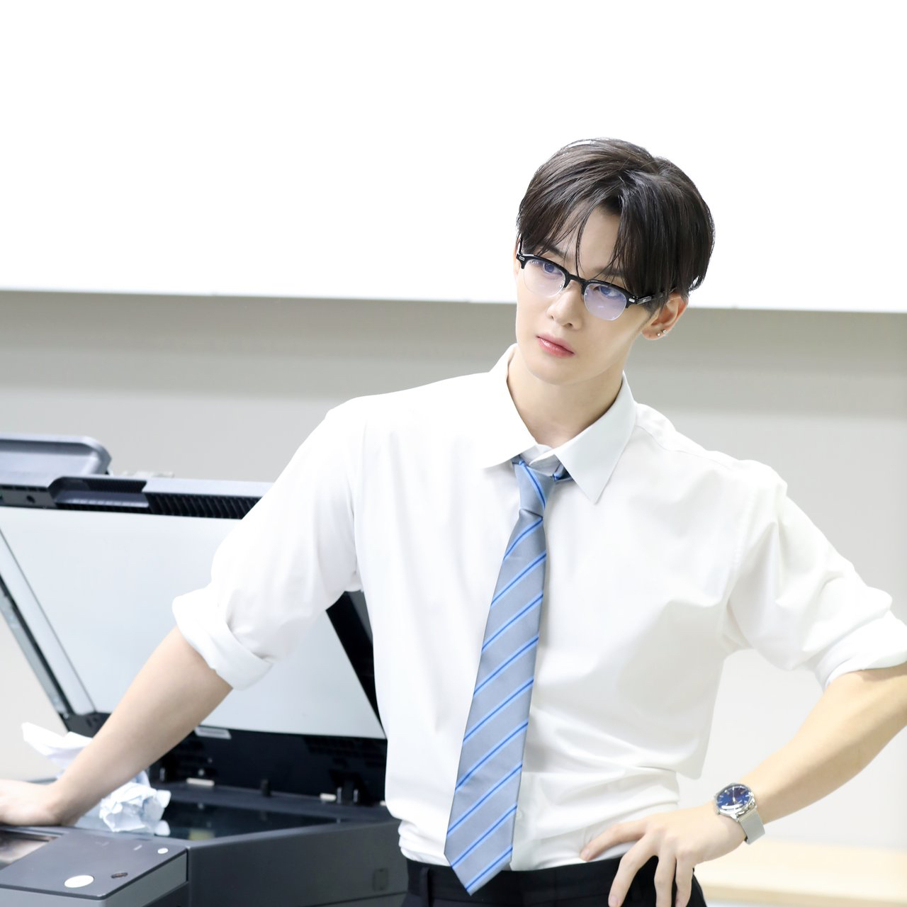 Behind-the-scenes cut of Bae Jinyoung