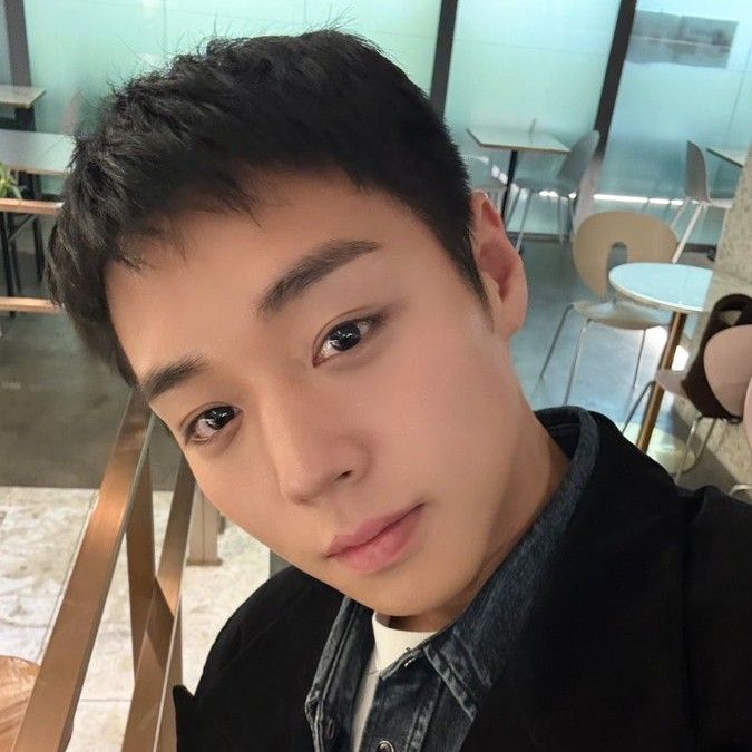 Behind-the-scenes cut of Park Jihoon