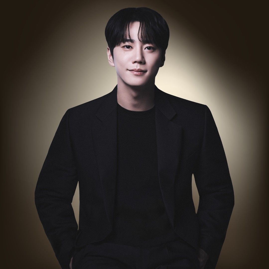 Behind-the-scenes cut of Lee Junyoung