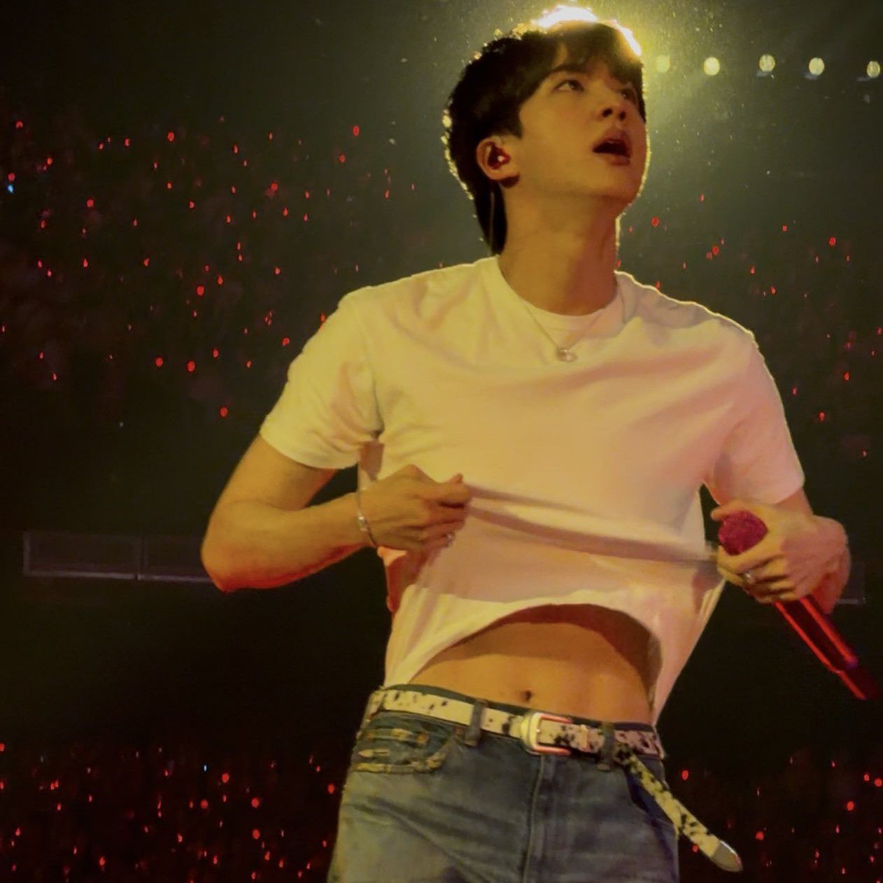 Foto aktivitas terbaru Jin (BTS)