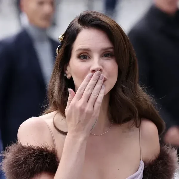 Popular profile picture of Lana del Rey loved by fans