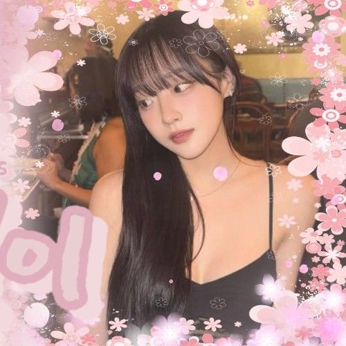 Latest photo of Chloe (cignature)