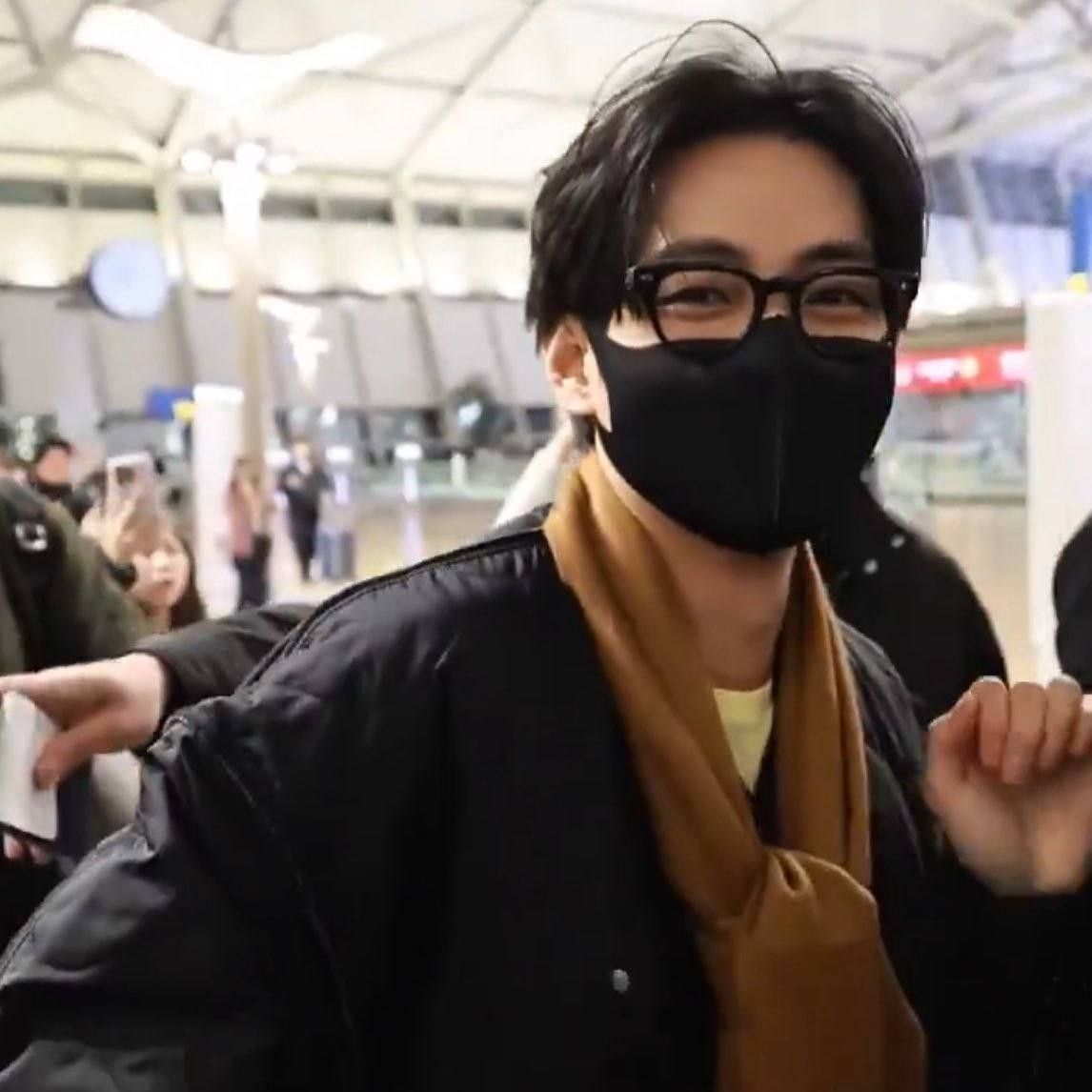 뷔 (방탄소년단)의 비하인드 컷