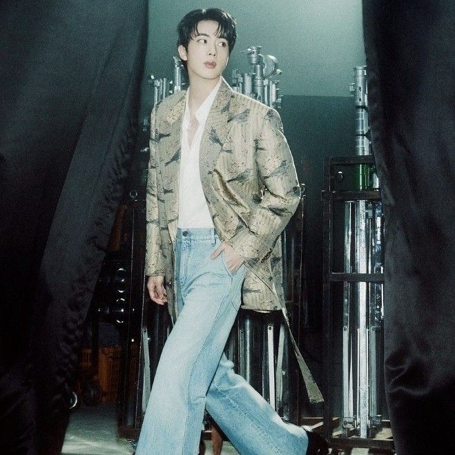 진 (방탄소년단)의 최신 사진