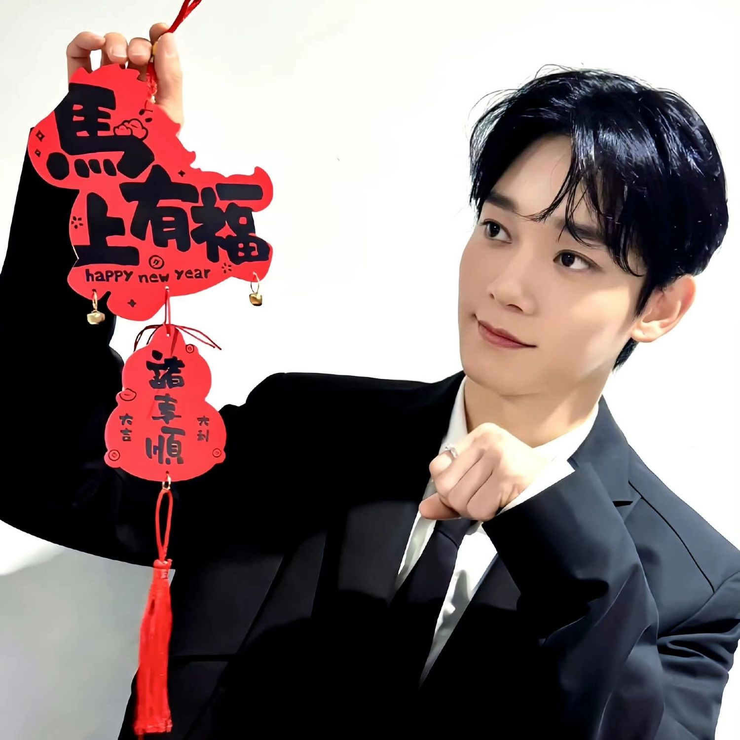 Behind-the-scenes cut of EXO