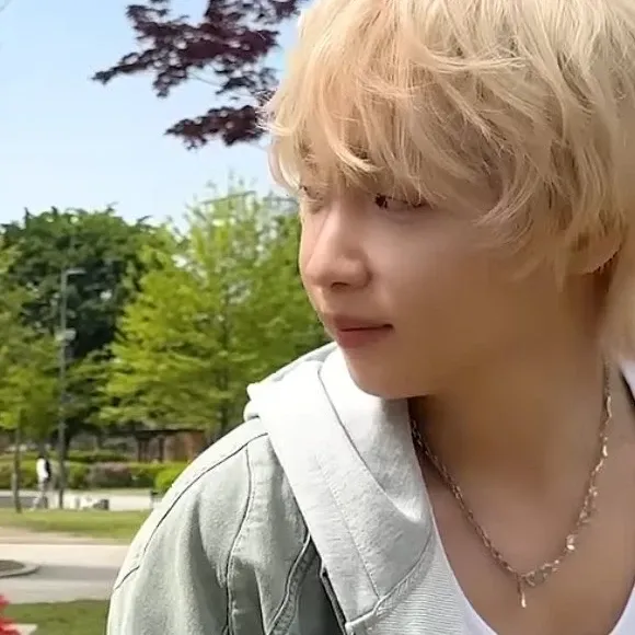 A moment captured by Jeong Sewoon's fan
