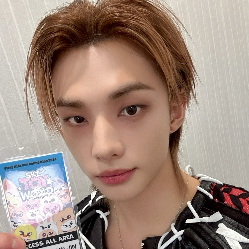 Latest photo of Hyunjin (Stray Kids)