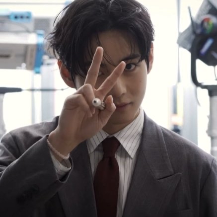 Latest photo of V (BTS)