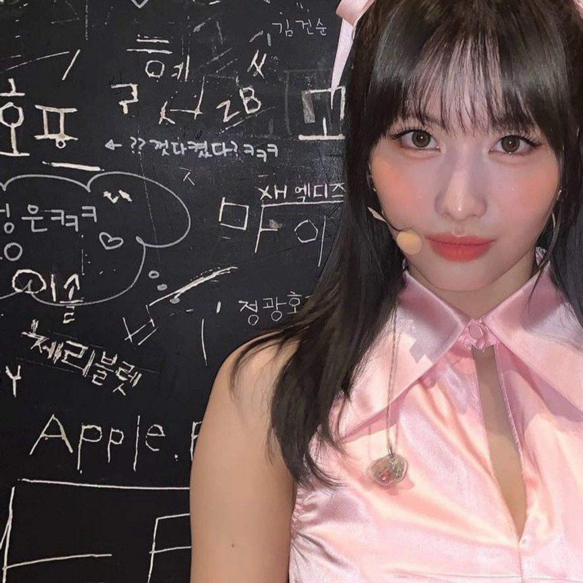 Foto terbaru Momo (TWICE)