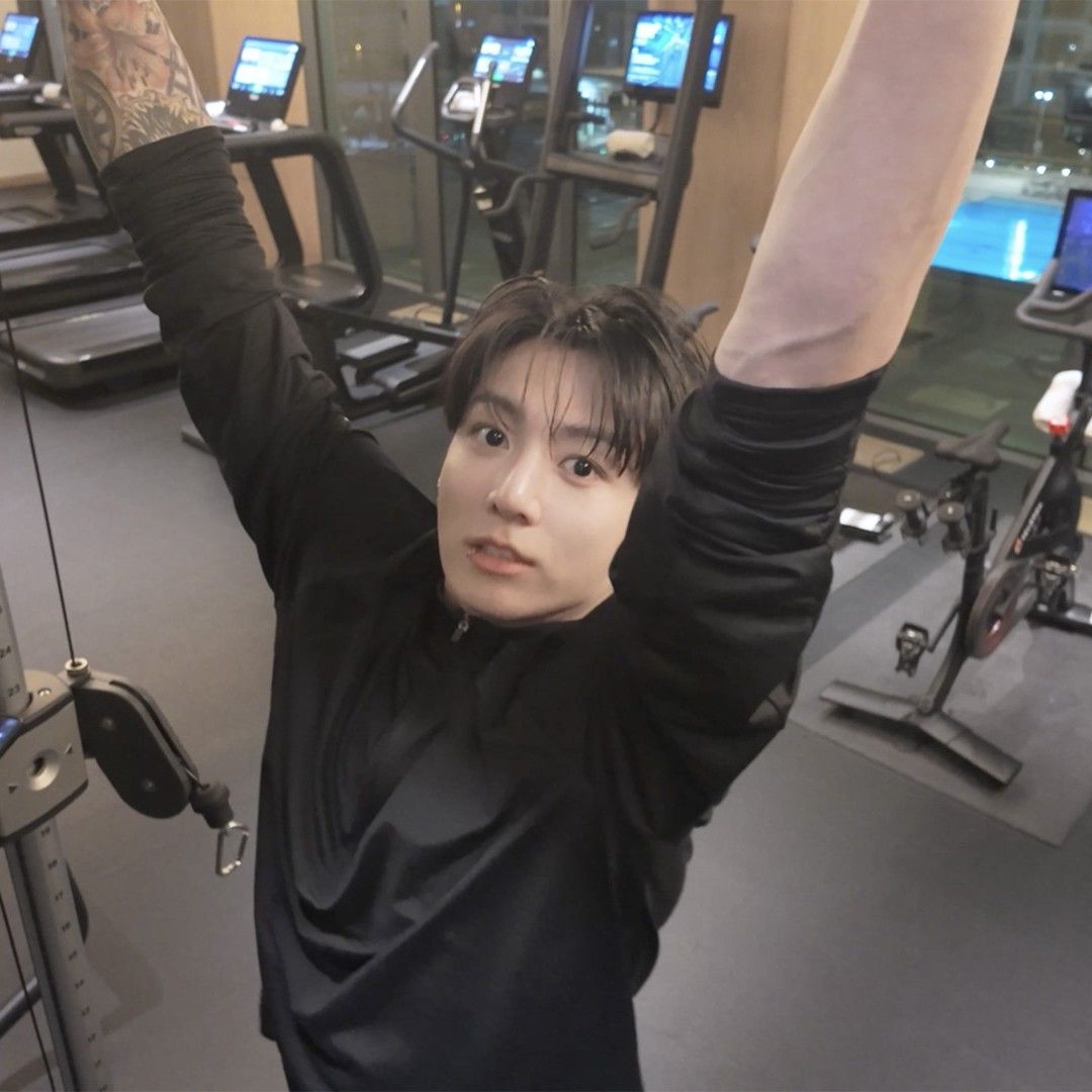 Foto aktivitas terbaru Jungkook (BTS)