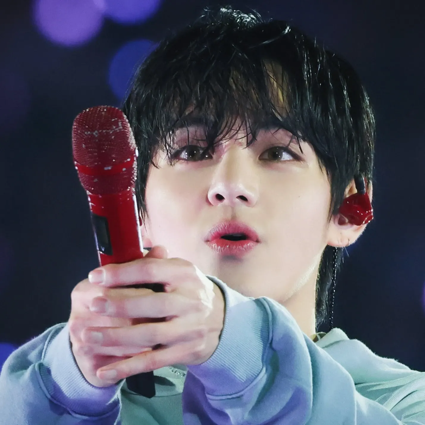 Foto aktivitas terbaru V (BTS)