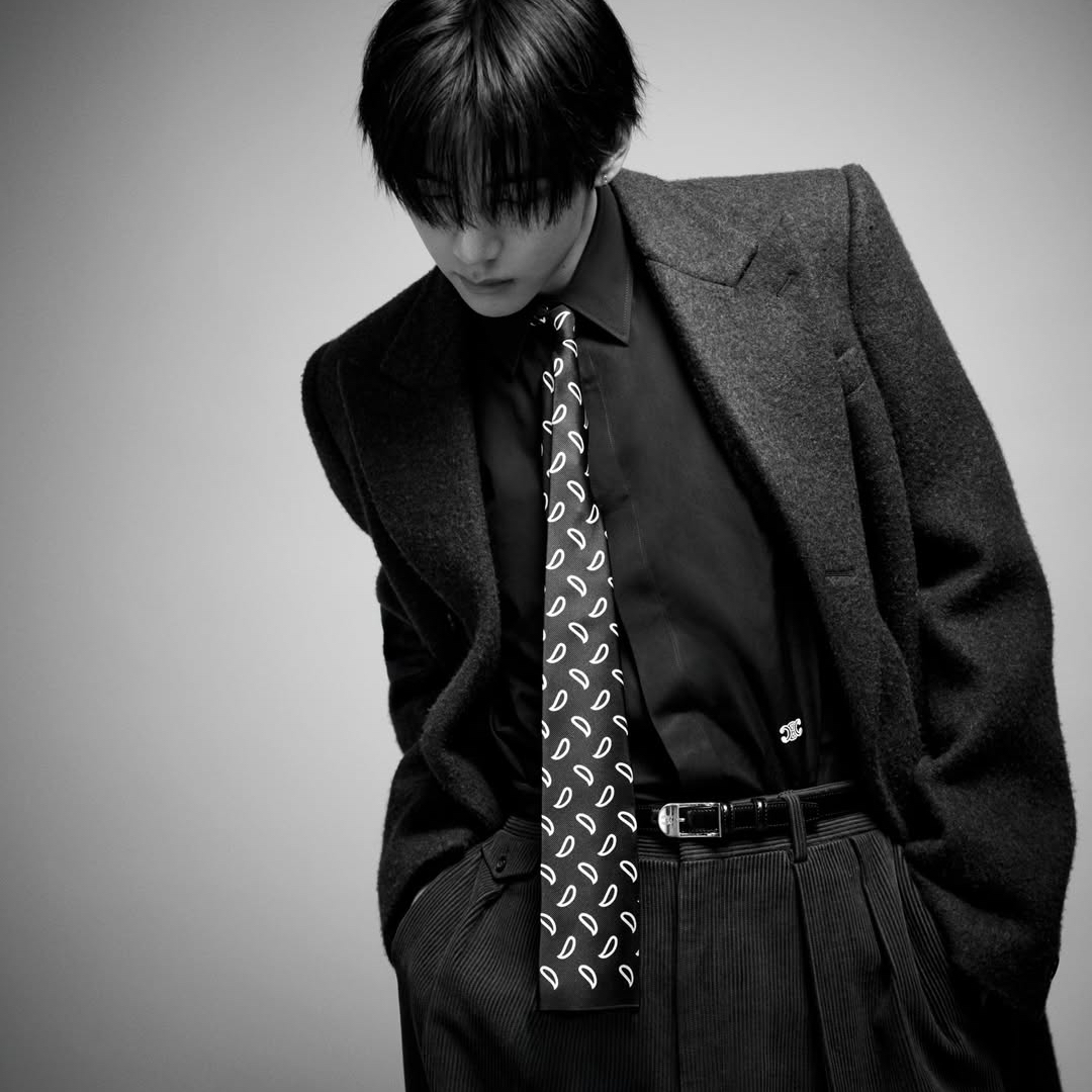 Behind-the-scenes cut of V (BTS)